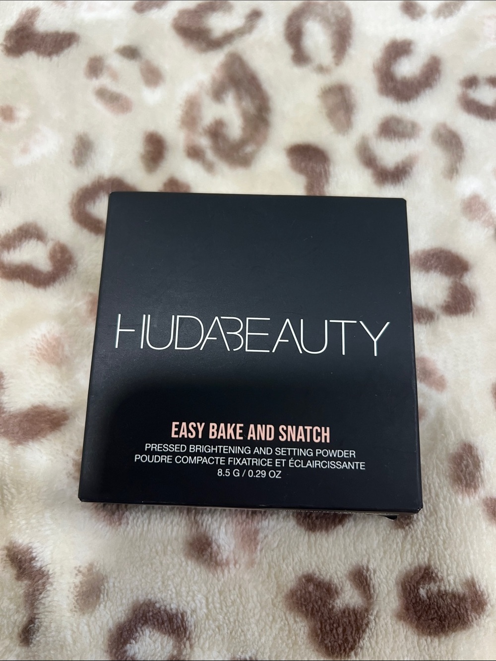 HUDA BEAUTY Easy Bake
